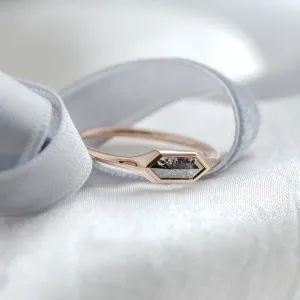 Zásnubní prsten s hexagon salt and pepper diamantem PROXY Thumbnail