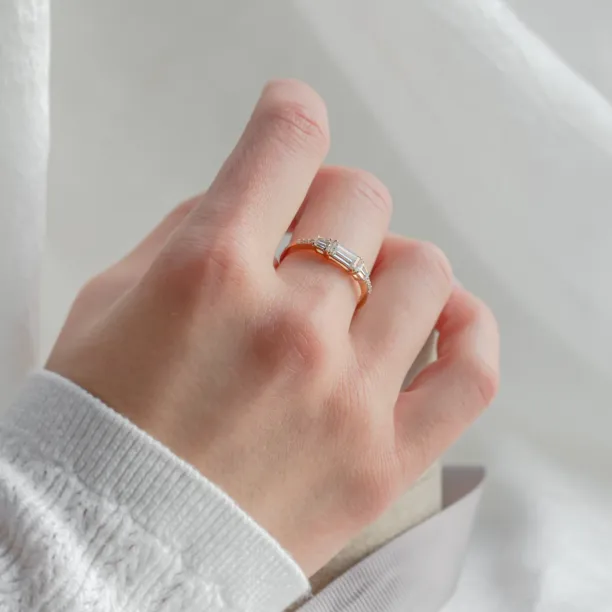 Zlatý prsten v art deco stylu s moissanity SPENCER Image