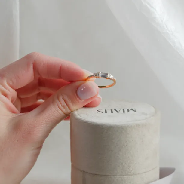 Zlatý prsten v art deco stylu s moissanity SPENCER Image