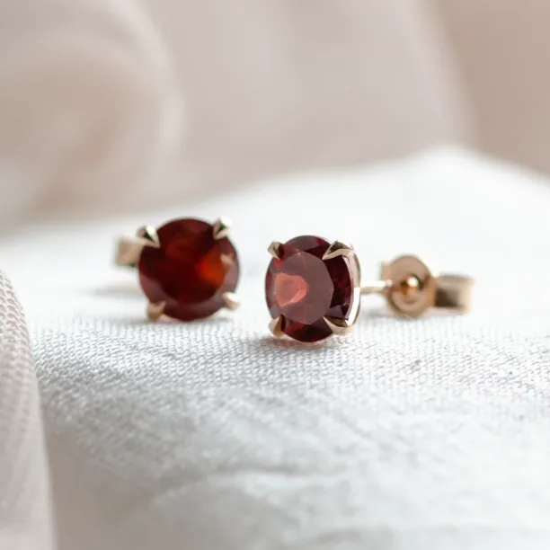 Gold earrings with garnets AMANDA Image