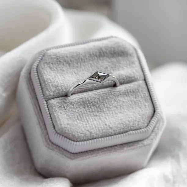 Gold ring with horizontal kite salt and pepper diamond SHAFT Image