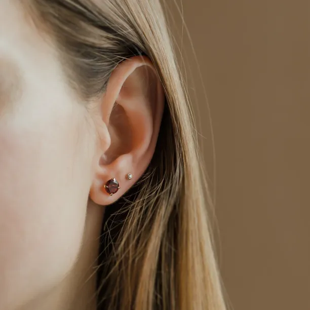 Gold earrings with garnets AMANDA Image