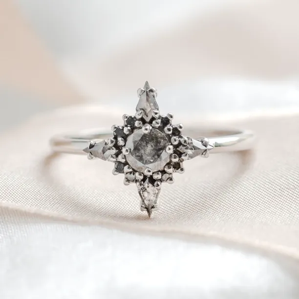 Zlatý cluster prsten se salt and pepper diamanty RAVE Image