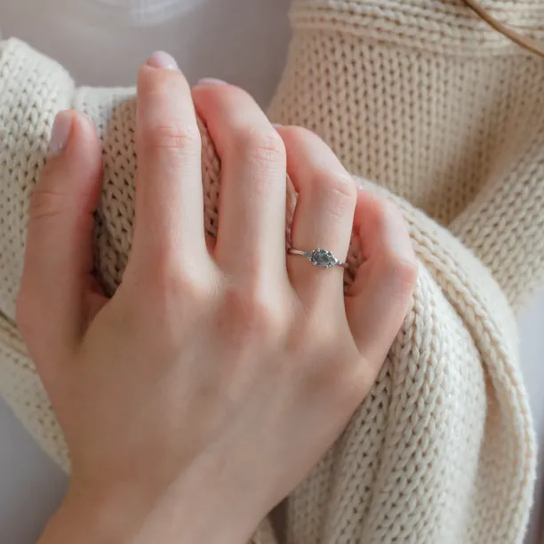 Unikátní zásnubní prsten se salt and pepper diamanty AURE Image