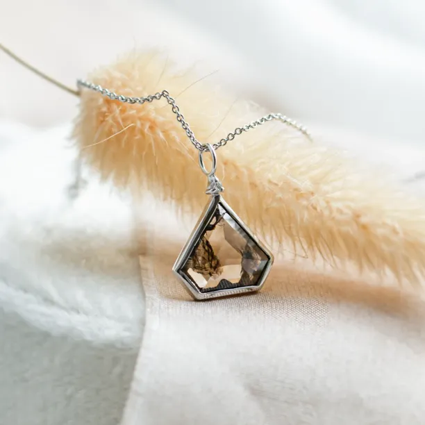 Geometrický náhrdelník se superman salt and pepper diamantem JOE Image