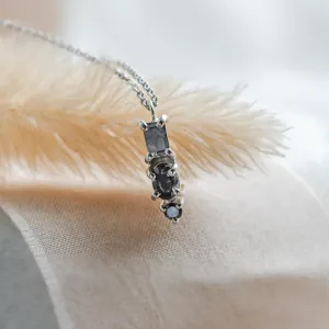 Minimalistický náhrdelník se třemi diamanty salt and pepper TRIP