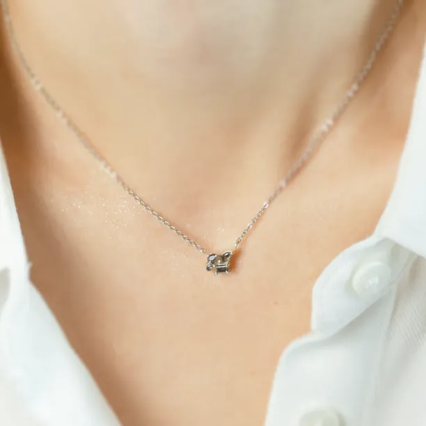 Cluster neklace in gold with salt and pepper diamonds VERO Image