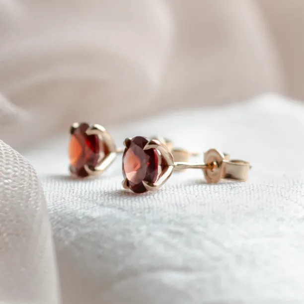 Gold earrings with garnets AMANDA Image