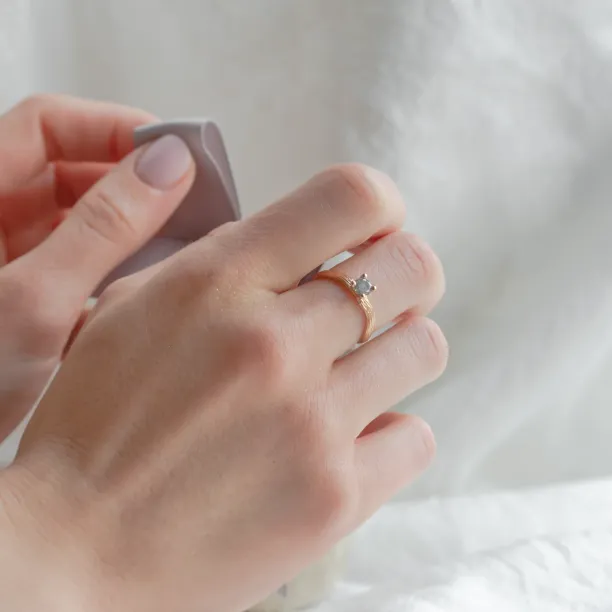 Zlatý větvičkový prsten se salt and pepper diamantem ROWYN Image