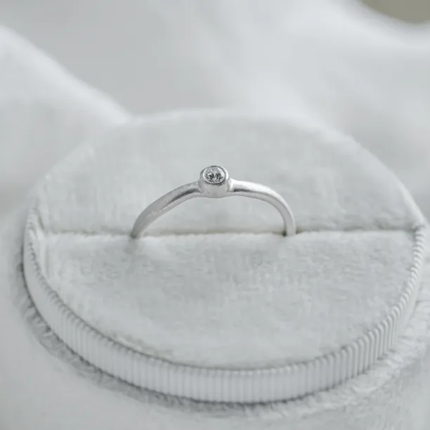 Engagement curved ring with diamond NOLLA Image
