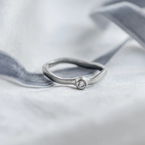 Engagement curved ring with diamond NOLLA Image