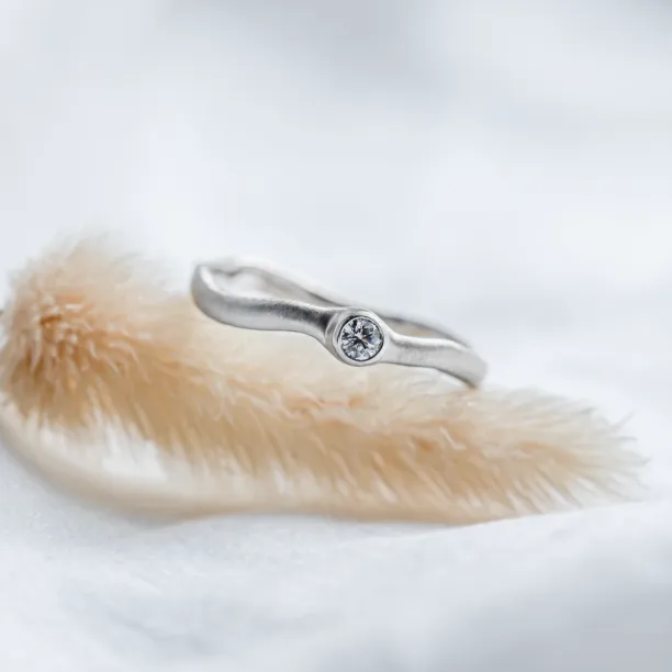 Engagement curved ring with diamond NOLLA Image