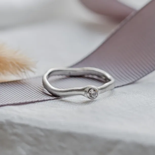 Engagement curved ring with diamond NOLLA Image