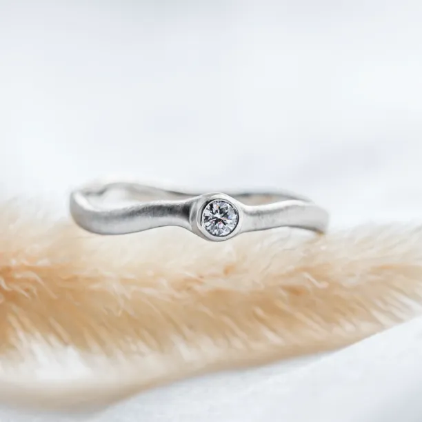 Engagement curved ring with diamond NOLLA Image