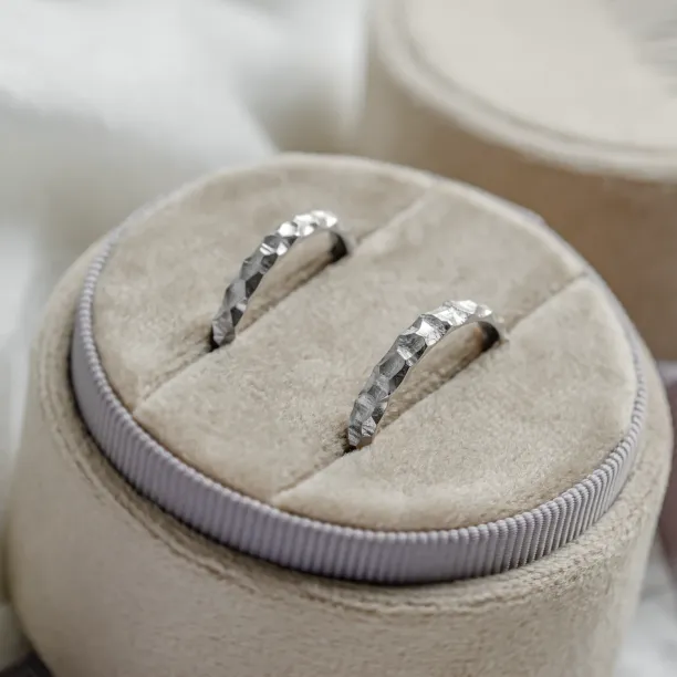 Gold wedding bands with structure CARRARA Image