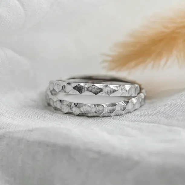 Gold wedding bands with structure CARRARA Image