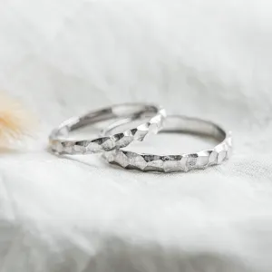 Gold wedding bands with structure CARRARA