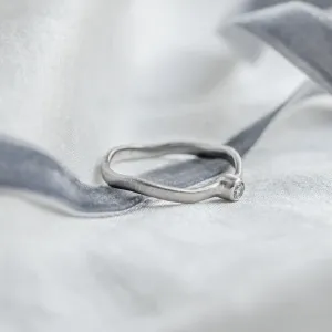 Zvlněné snubní prsteny s diamantem ONDA Thumbnail