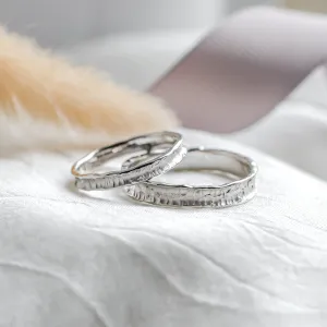 Zlaté snubní prsteny s rustikálním povrchem STRETTA Thumbnail