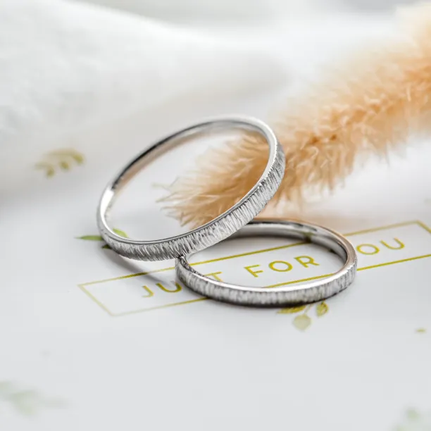 Gold relief wedding rings MIKE Image