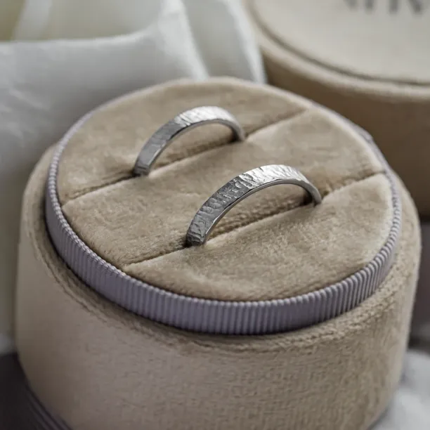 Atypické snubní prsteny s netradičním povrchem TAMPERE Image