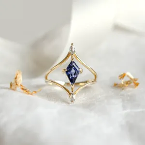 Gold split shank ring with lab grown sapphire ISTRIA Thumbnail