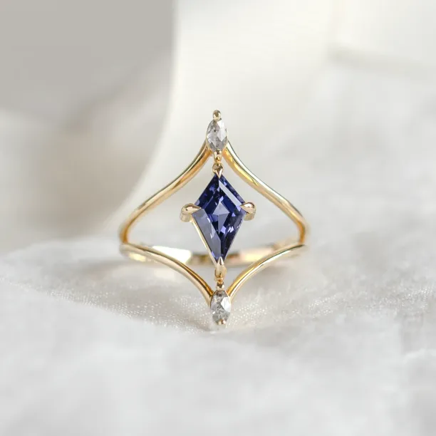 Gold split shank ring with lab grown sapphire ISTRIA Image