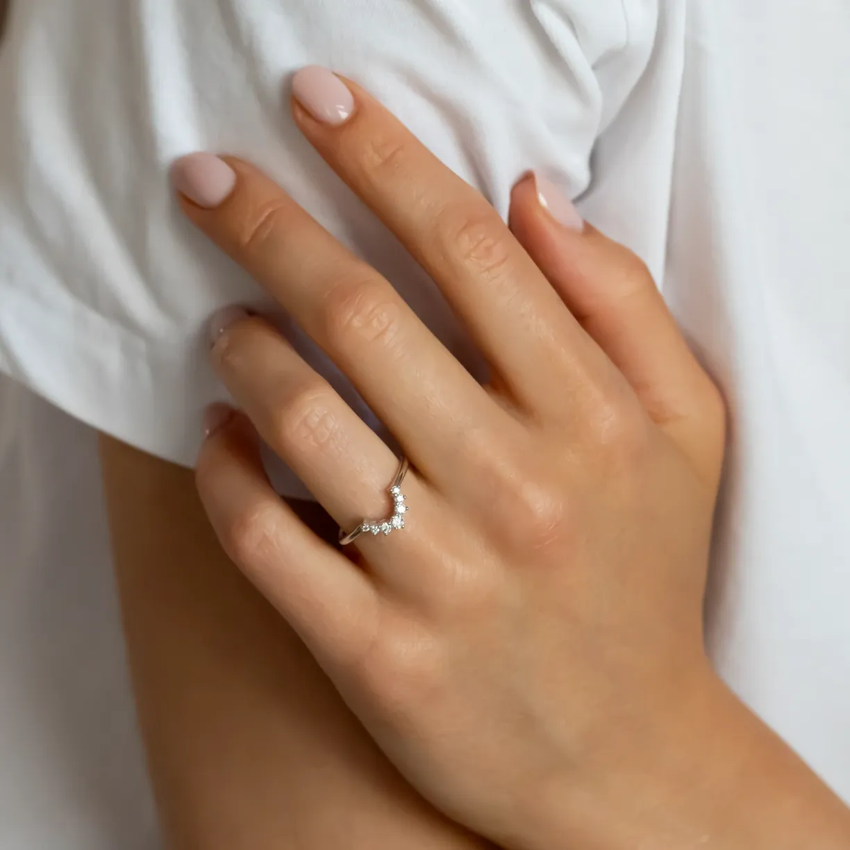 curved_white_gold_wedding_ring