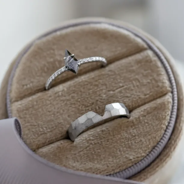 Zásnubní prsten s kite salt and pepper diamantem ZENITH Image