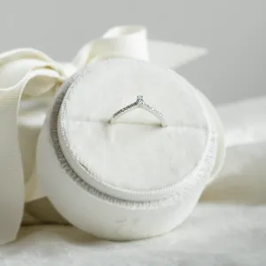 Vykrojený snubní prsten s moissanity PARLOR Thumbnail