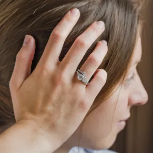 Netradiční zásnubní prsten s moissanity MAJESTY Thumbnail