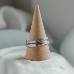 Elegantní snubní prsteny s matným povrchem a diamanty MATTY Thumbnail