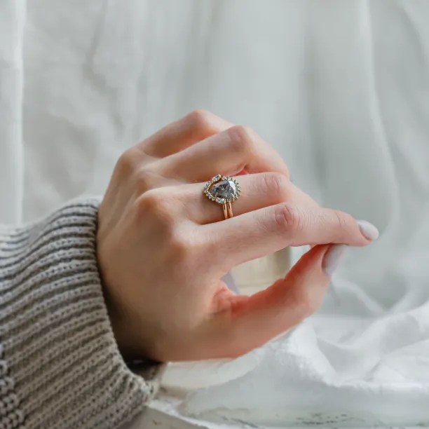 Set of gold rings with salt and pepper diamonds ELLINGTON Image