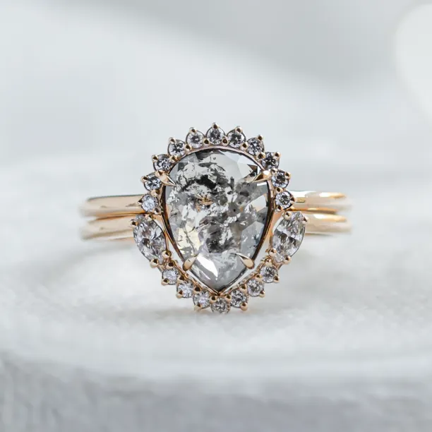 Set of gold rings with salt and pepper diamonds ELLINGTON Image