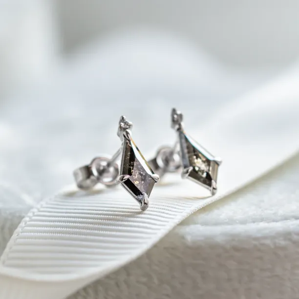 Zlaté náušnice s kite salt and pepper diamanty POE Image