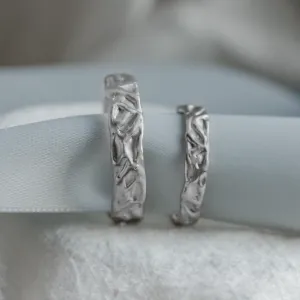 Original wedding rings with organic structure ANJA Thumbnail