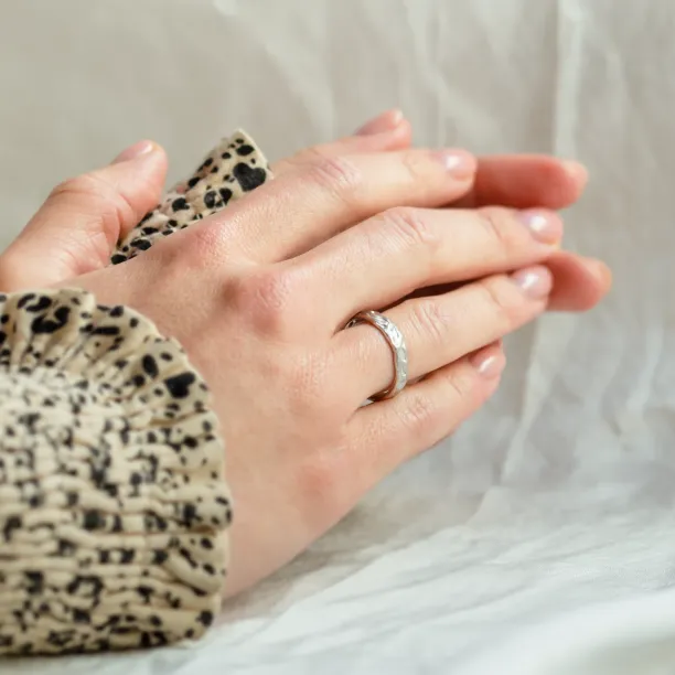 Original wedding rings with organic structure ANJA Image