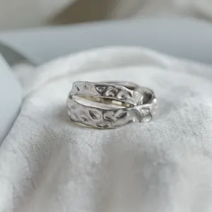 Original wedding rings with organic structure ANJA Thumbnail