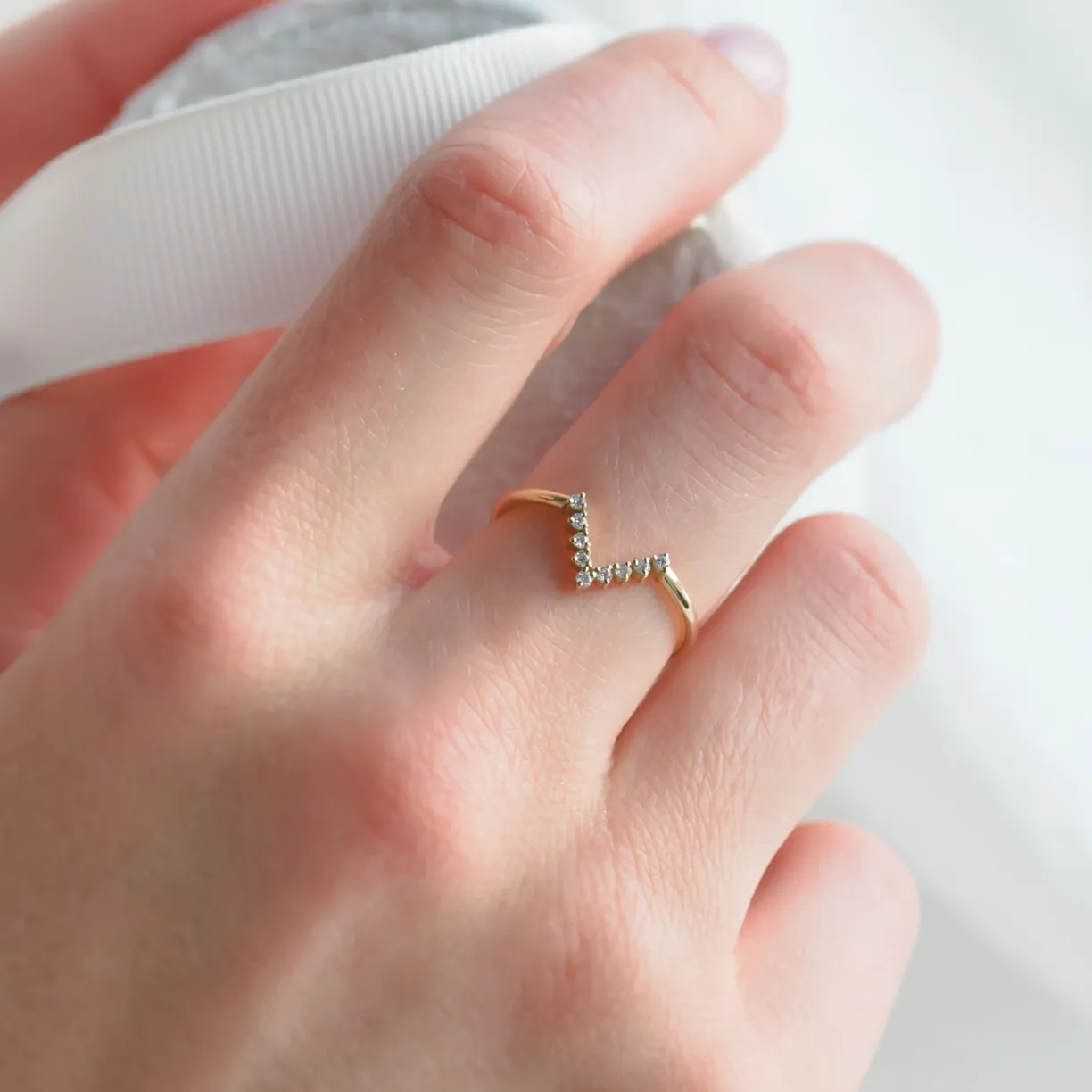 Curved diamond ring Reggio