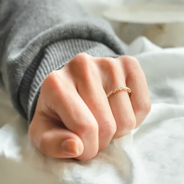 Netradiční snubní prsteny s diamanty ve vintage stylu LAZZI Image