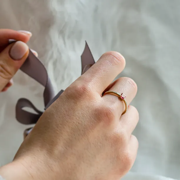 Zásnubní prsten s růžovým lab grown diamantem CORALINE Image