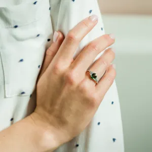 Vintage zásnubní prsten se zeleným safírem a diamanty CADET Thumbnail