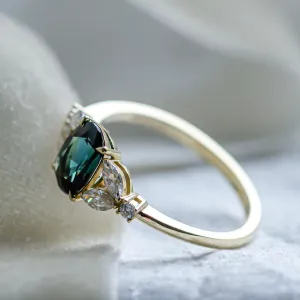 Vintage zásnubní prsten se zeleným safírem a diamanty CADET Thumbnail