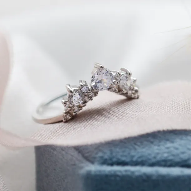 Vykrojený snubní prsten plný diamantů FIESTA Image