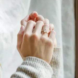 Zlatý prsten s moissanitem ve tvaru hexagonu SALEM