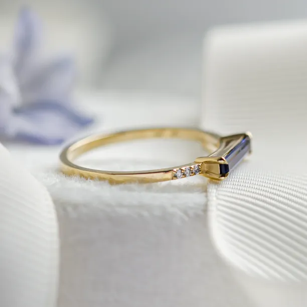 Gold ring with blue lab grown sapphire and diamonds IRIS Image