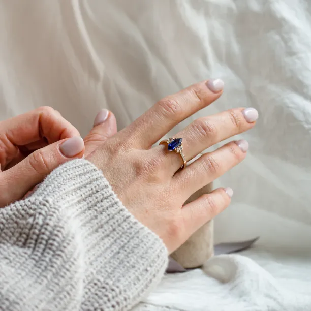 Ring with blue lab grown sapphire and moissanites ELLIS Image