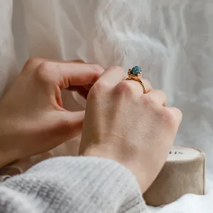 Netradiční prsten s modrým surovým diamantem MARE Thumbnail