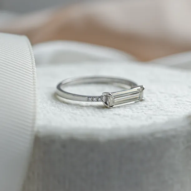 Gold ring with baguette moissanite CASSIOPEIA Image