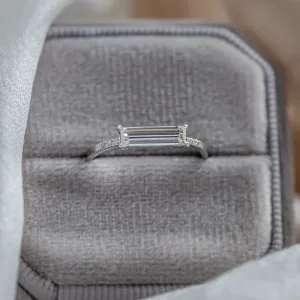 Gold ring with baguette moissanite CASSIOPEIA Thumbnail